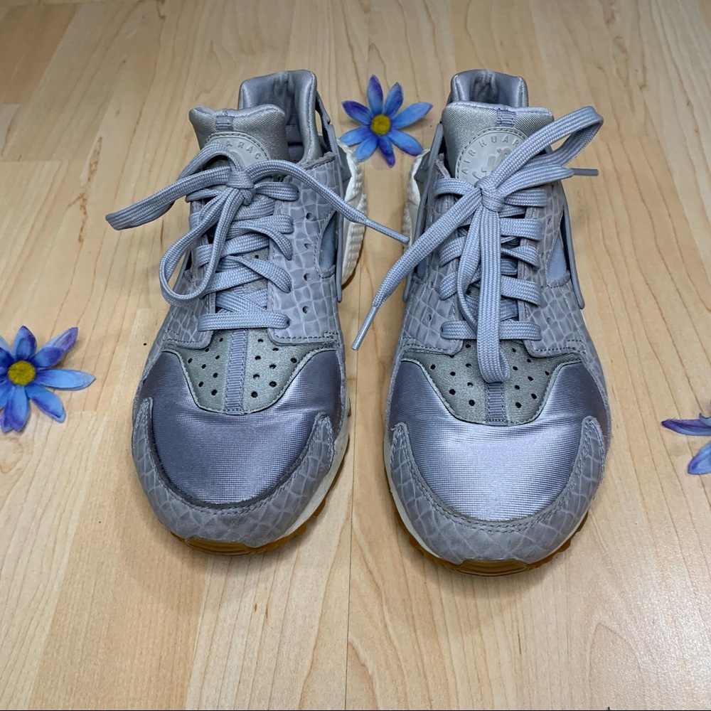 Nike Womens Air Huarache Run Premium Size 9